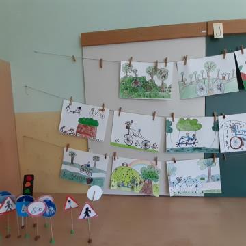 učenci 3. a so izdelovali maketo šole in risali (MŠ Primož Trubar) 4